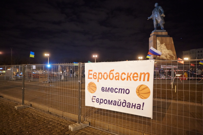 Геннадій Кернес: Пишаюся патріотами на площі Свободи
