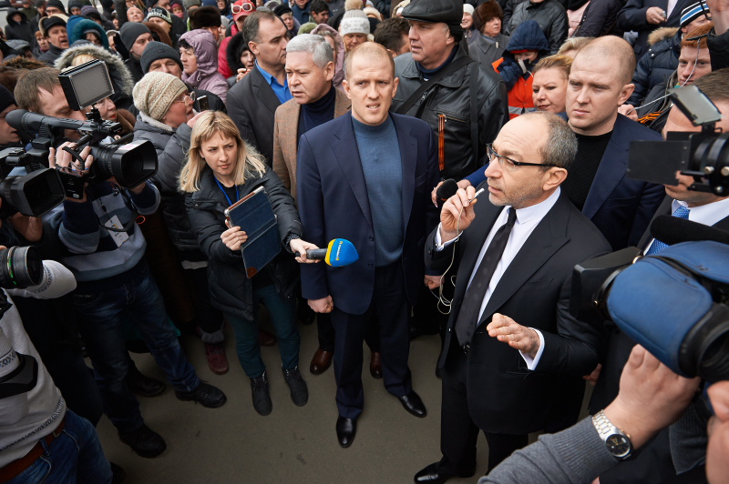 Геннадій Кернес: Заміна прапорів біля будівлі мерії - це провокація