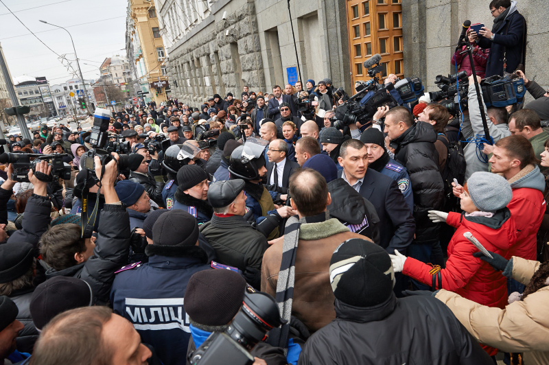 Геннадій Кернес: Заміна прапорів біля будівлі мерії - це провокація