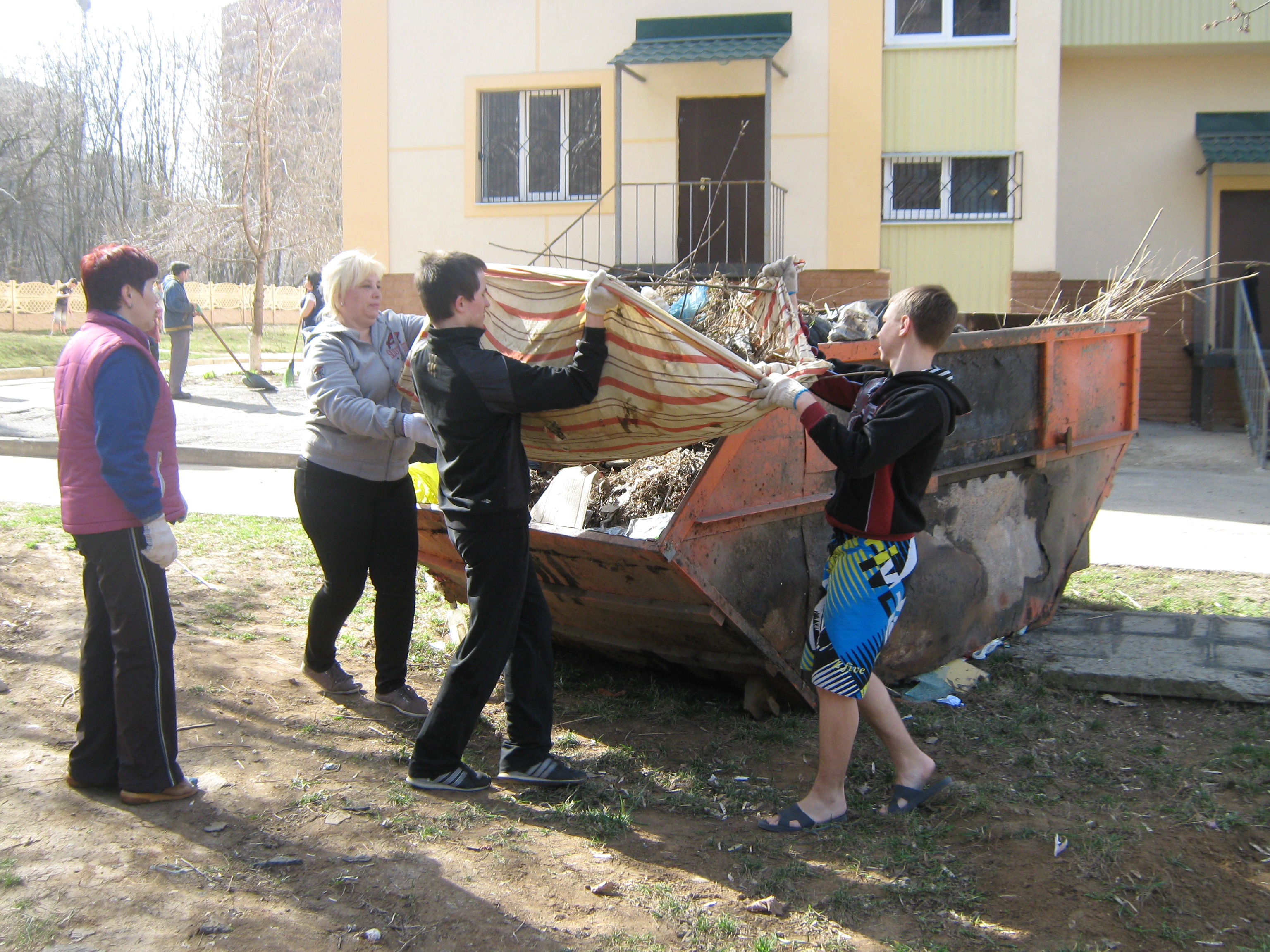 У студмістечку на Олексіївці пройшло прибирання території