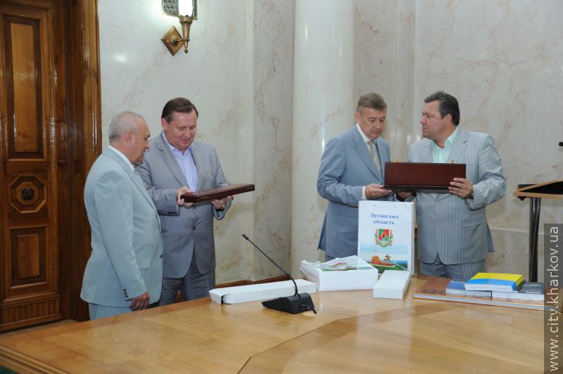 Луганчани перейматимуть харківський досвід з надання медпослуг і створення Єдиного дозвільного центру