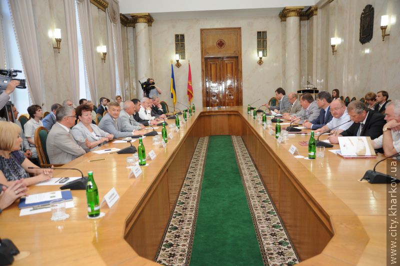 Луганчани перейматимуть харківський досвід з надання медпослуг і створення Єдиного дозвільного центру
