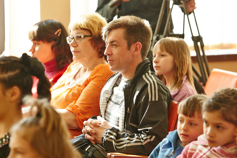 Харківські волонтери святкують Великдень разом із дітьми-сиротами