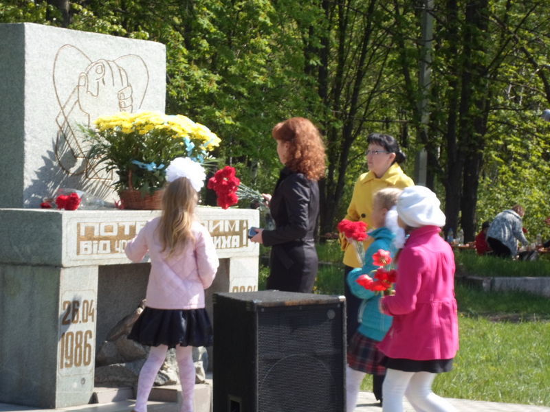У районах міста вшанували пам'ять загиблих чорнобильців