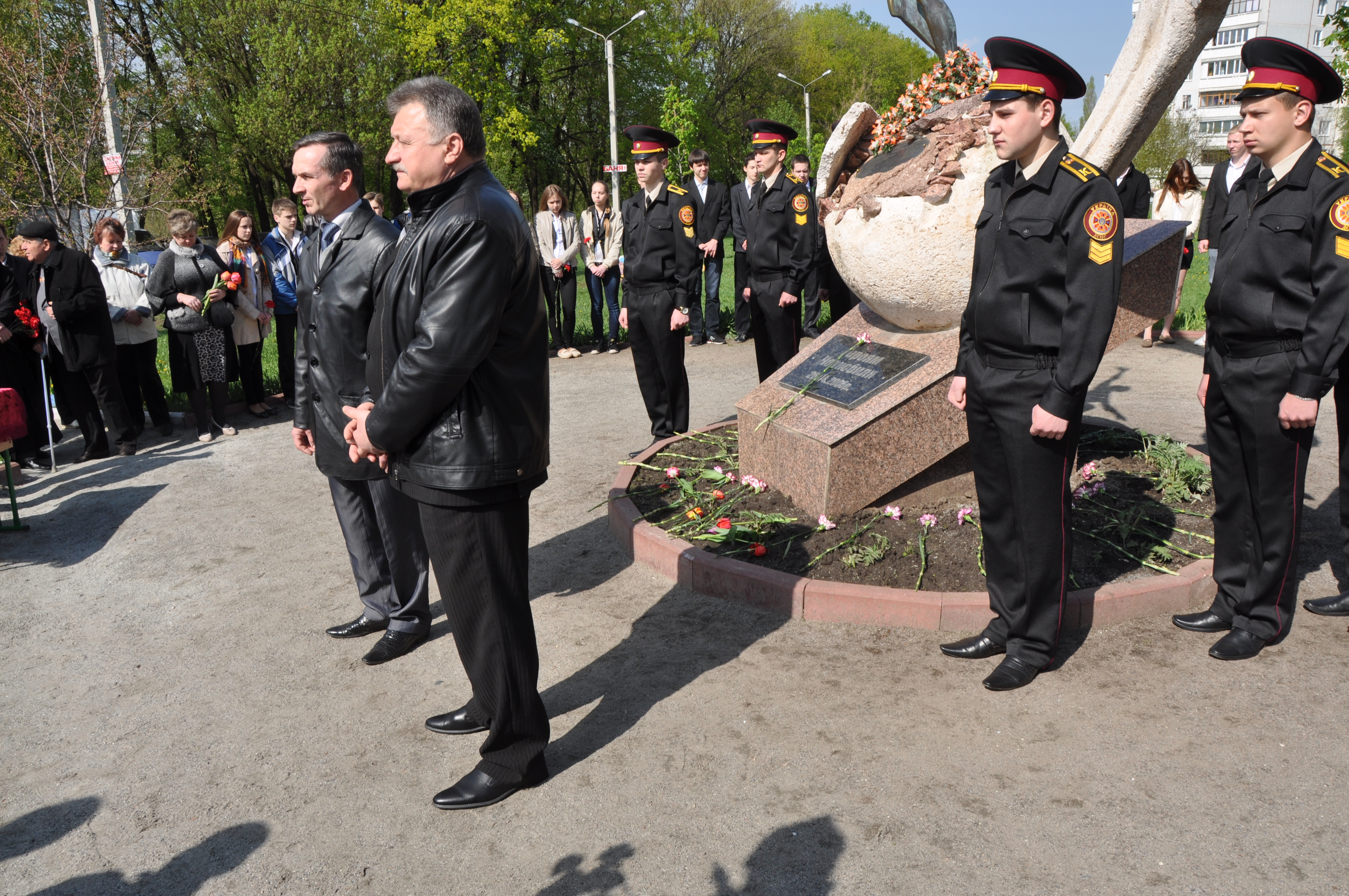 У районах міста вшанували пам'ять загиблих чорнобильців