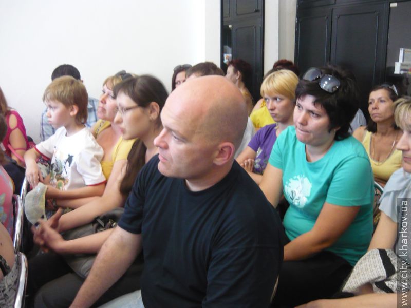 Юрій Сороколат вручив глюкометри сім'ям з дітьми, хворими на цукровий діабет