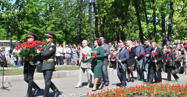 На військовому меморіалі в Жовтневому районі поклали квіти