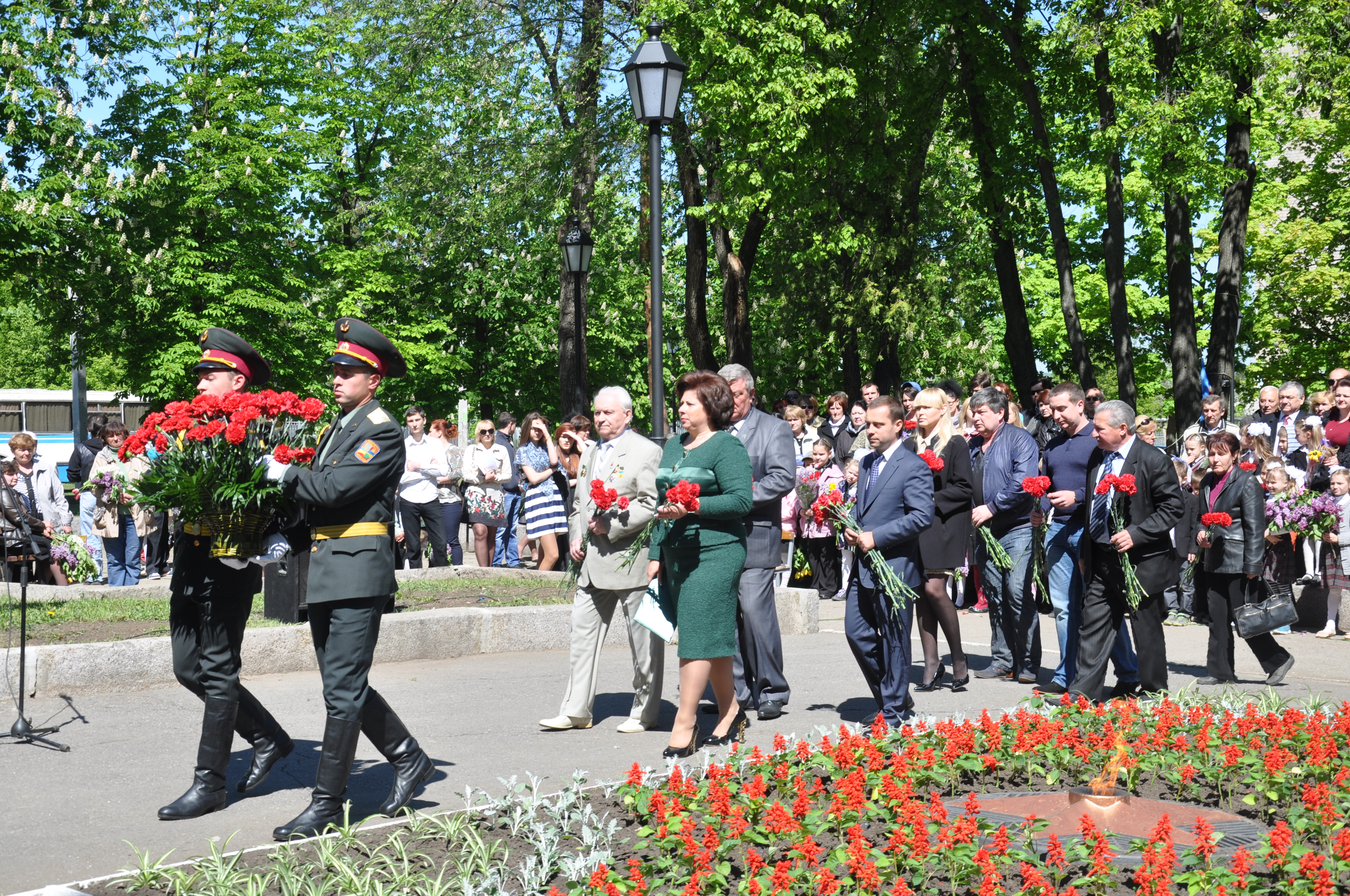 На військовому меморіалі в Жовтневому районі поклали квіти