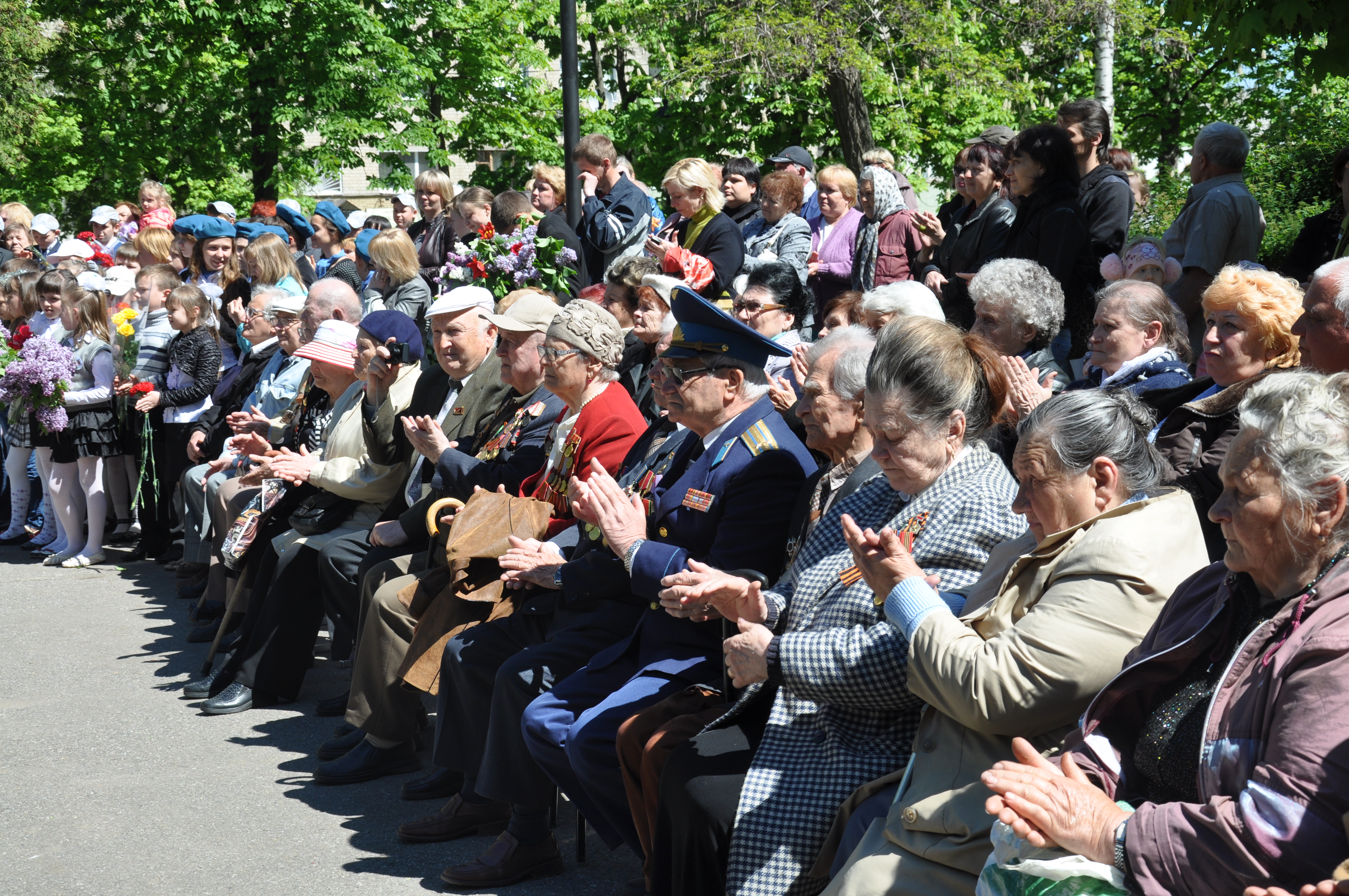 На військовому меморіалі в Жовтневому районі поклали квіти
