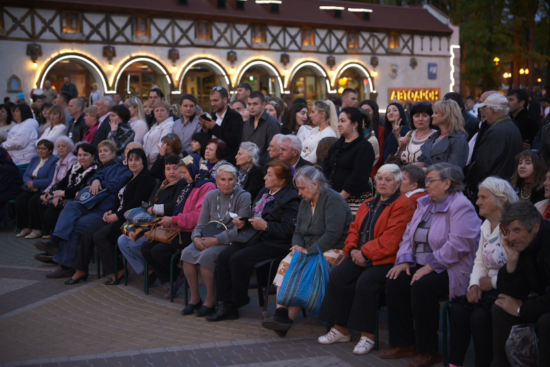Близько 30 тисяч харків'ян відзначили День Перемоги у парку Горького