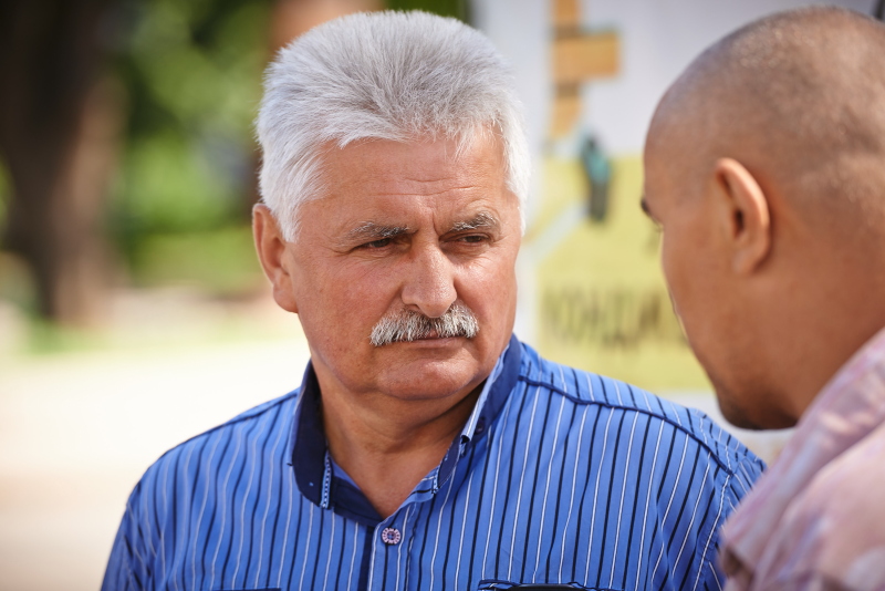 У Жовтневому районі зносять сухостійні дерева