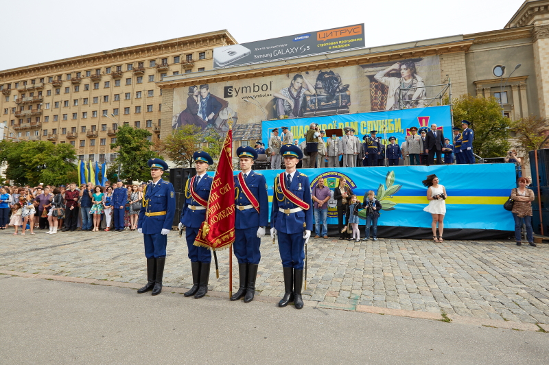 Випуск молодих офіцерів університету Повітряних Сил пройшов на площі Свободи