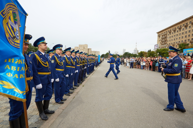 Випуск молодих офіцерів університету Повітряних Сил пройшов на площі Свободи