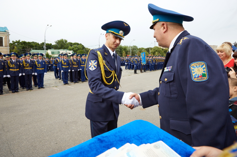 Випуск молодих офіцерів університету Повітряних Сил пройшов на площі Свободи