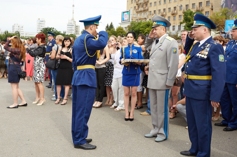 Випуск молодих офіцерів університету Повітряних Сил пройшов на площі Свободи