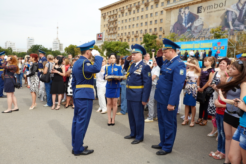 Випуск молодих офіцерів університету Повітряних Сил пройшов на площі Свободи