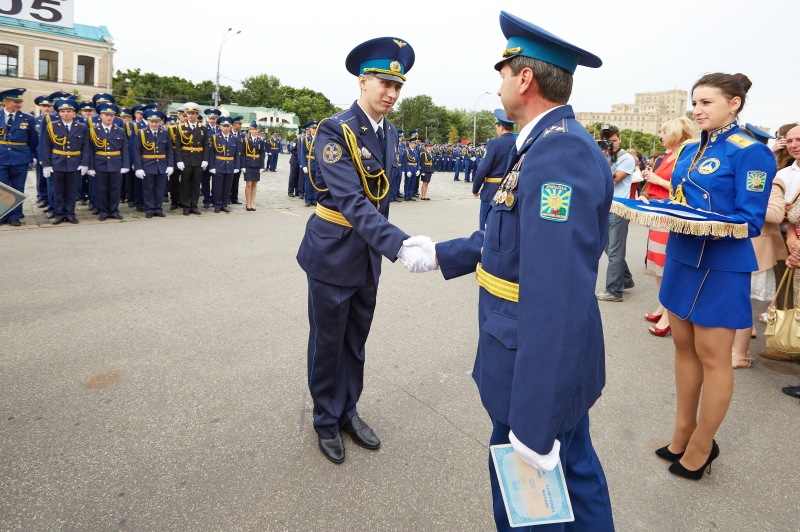 Випуск молодих офіцерів університету Повітряних Сил пройшов на площі Свободи