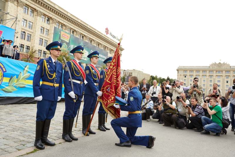 Випуск молодих офіцерів університету Повітряних Сил пройшов на площі Свободи