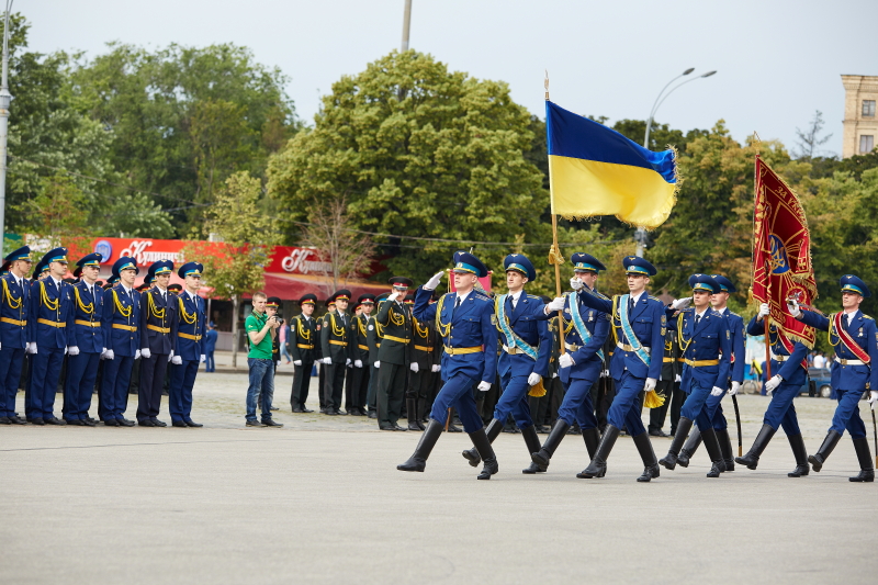 Випуск молодих офіцерів університету Повітряних Сил пройшов на площі Свободи