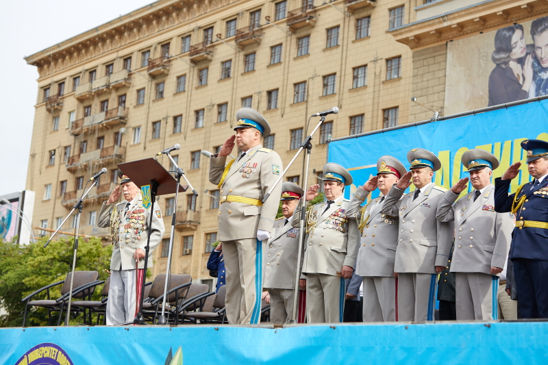 Випуск молодих офіцерів університету Повітряних Сил пройшов на площі Свободи