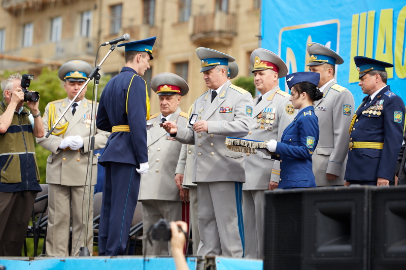 Випуск молодих офіцерів університету Повітряних Сил пройшов на площі Свободи