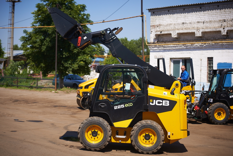 Харківські дороги прибиратимуть і ремонтуватимуть за допомогою нової техніки