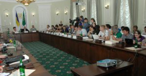 Геннадій Кернес презентував Харків іноземним журналістам