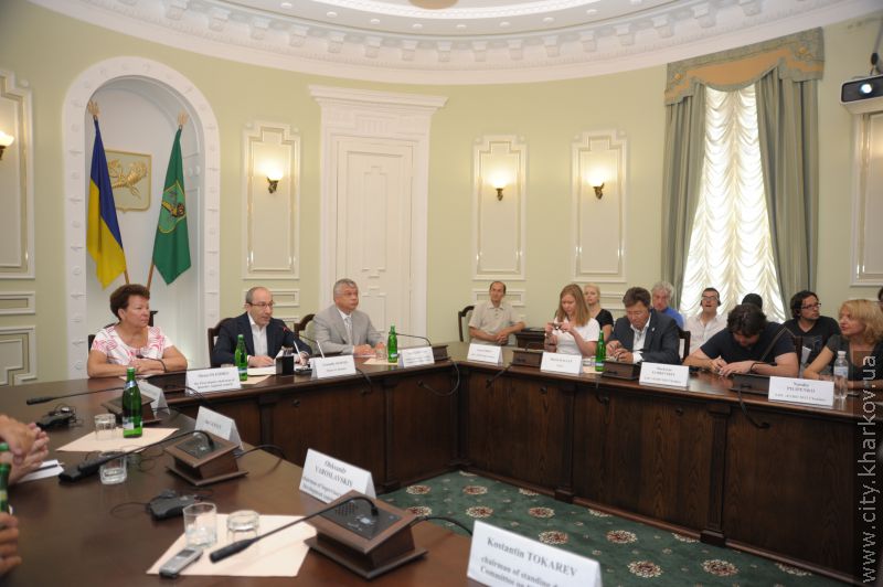 Геннадій Кернес презентував Харків іноземним журналістам
