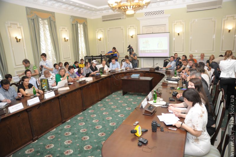 Геннадій Кернес презентував Харків іноземним журналістам