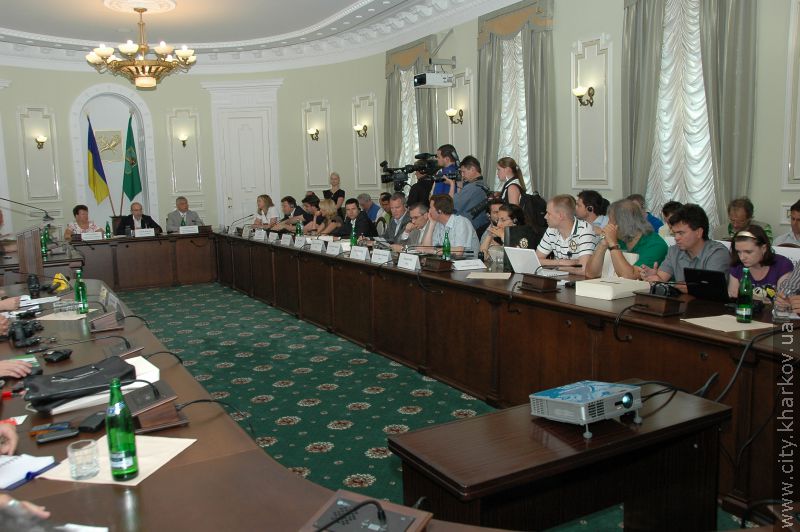 Геннадій Кернес презентував Харків іноземним журналістам