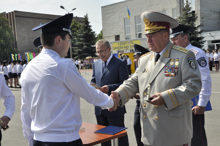 Ряди міліції поповнили 300 лейтенантів - харківських випускників