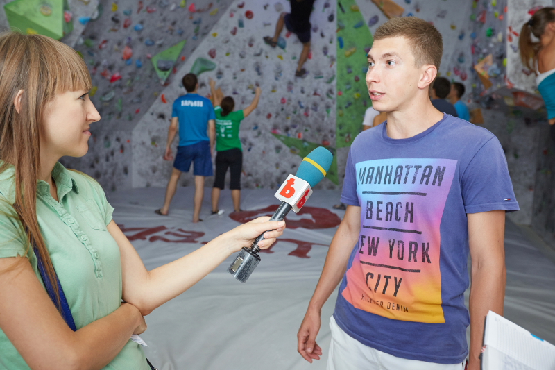 Фіналістів школи лідерства «МОСТ» вчили скелелазінню чемпіони світу