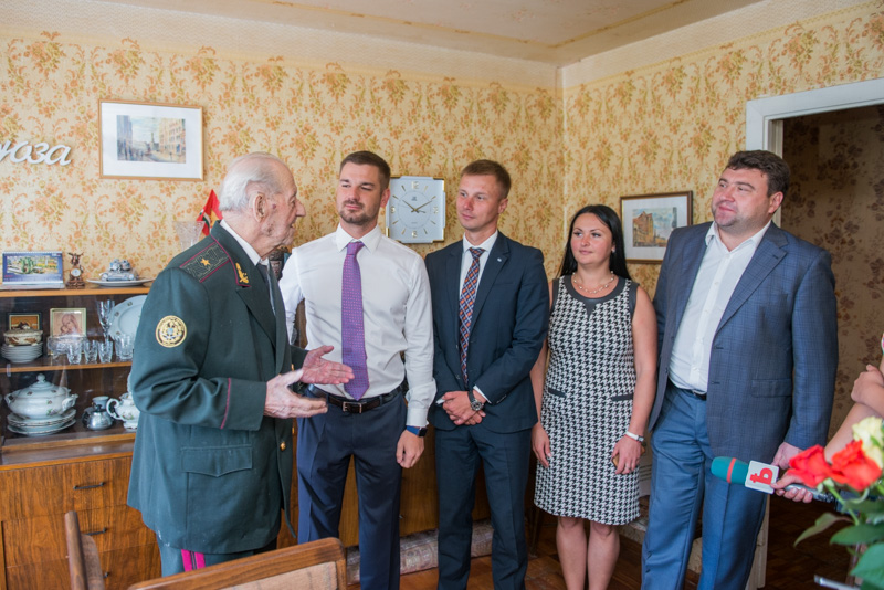 Герой Радянського Союзу Федір Пуртов приймає вітання з Днем міста