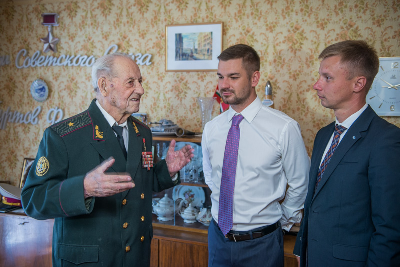 Герой Радянського Союзу Федір Пуртов приймає вітання з Днем міста
