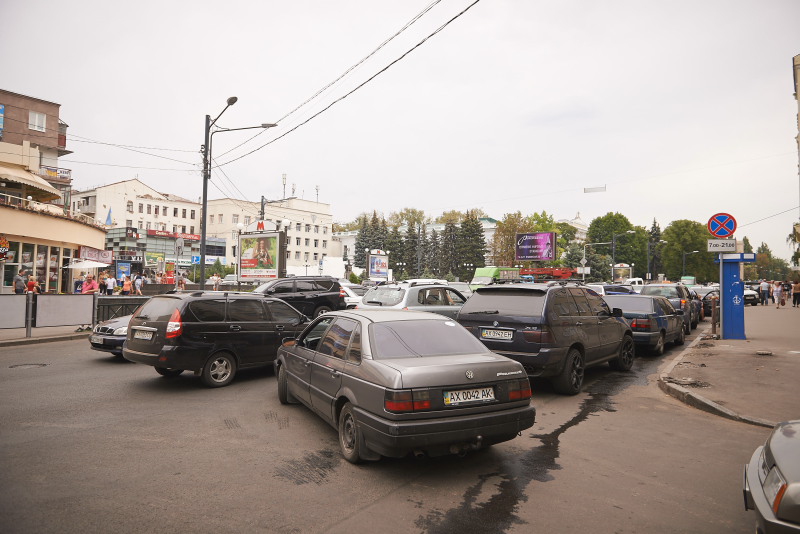На перетині Пушкінської та Петровського з'явилися світлофори