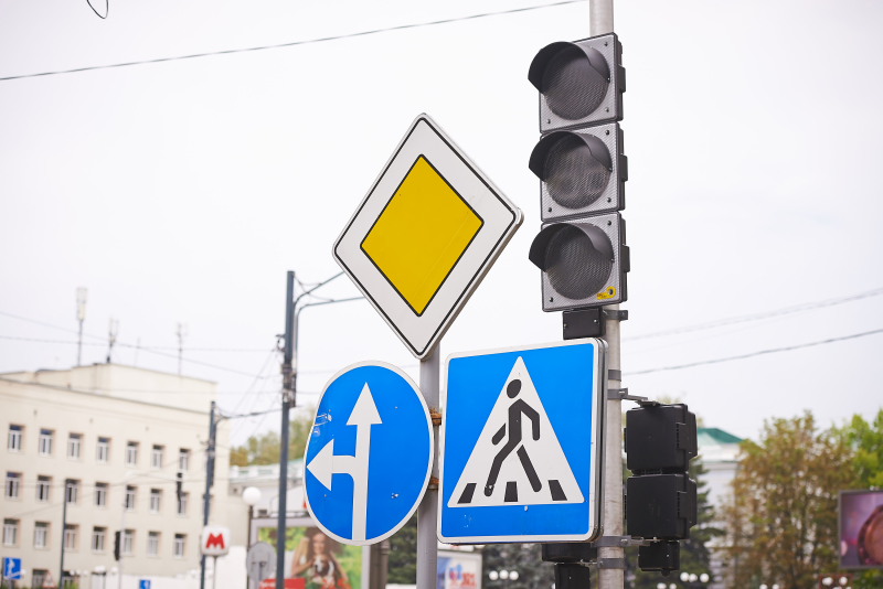 На перетині Пушкінської та Петровського з'явилися світлофори
