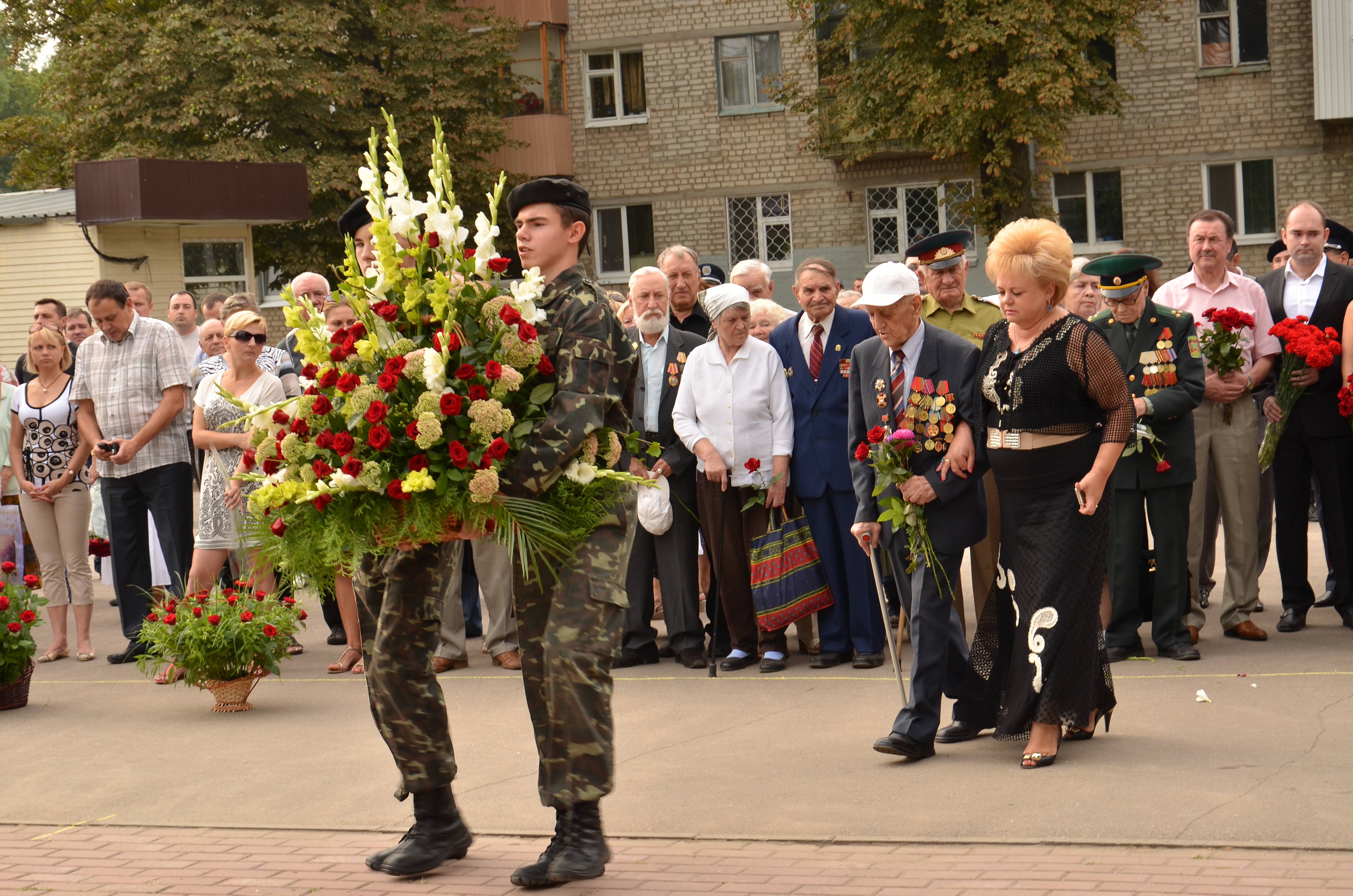 У районах Харкова пройшли цивільні панахиди з нагоди Дня визволення міста (доповнено)