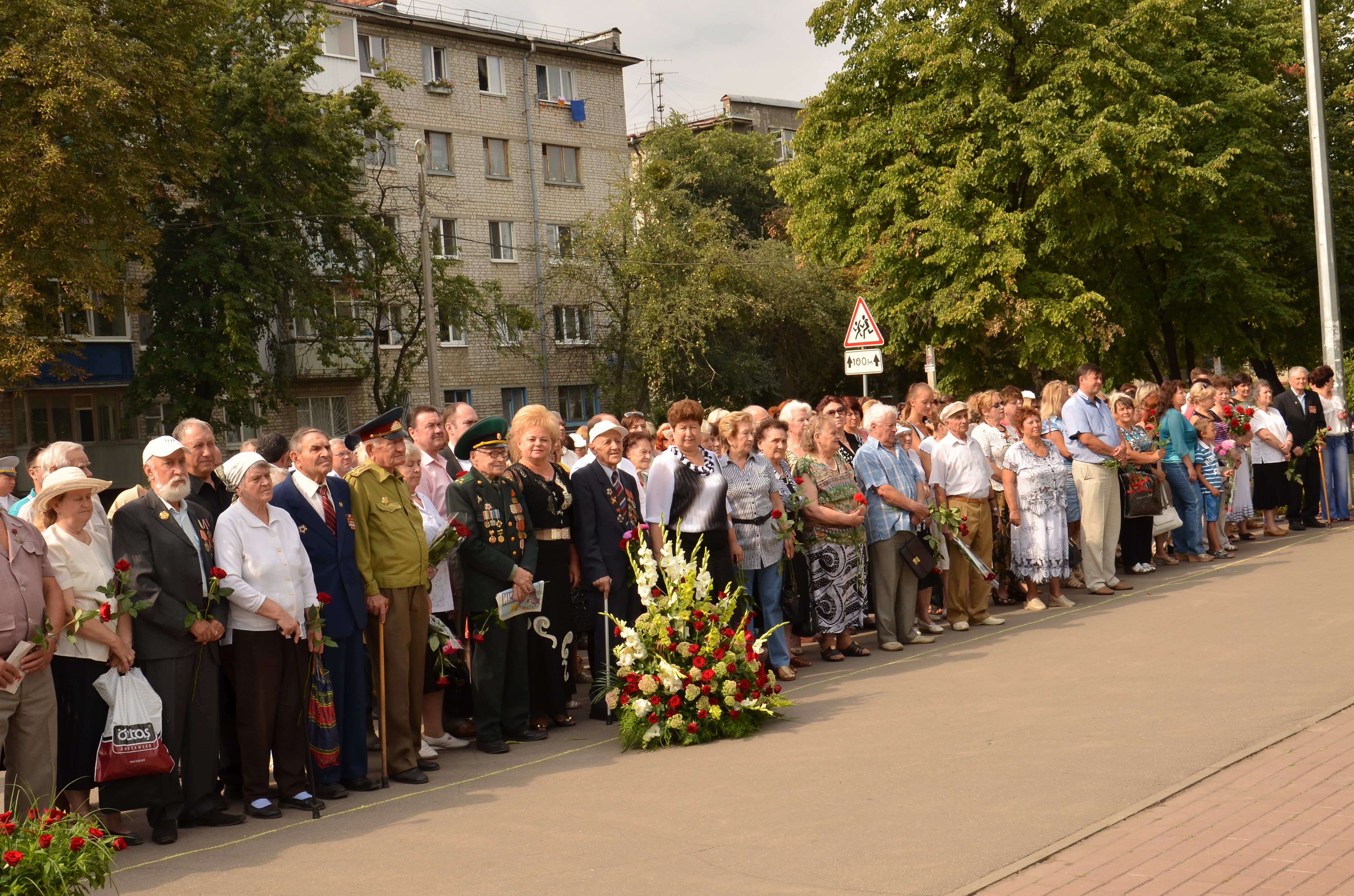 У районах Харкова пройшли цивільні панахиди з нагоди Дня визволення міста (доповнено)