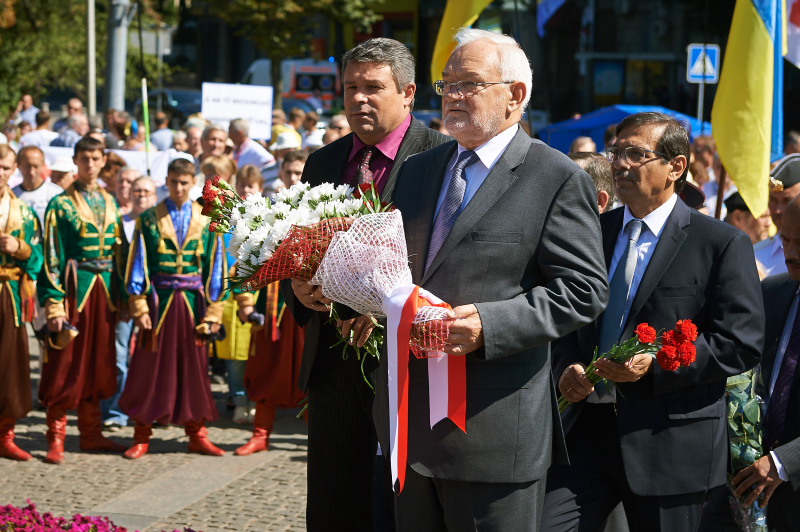 До пам'ятника Тарасу Шевченку поклали квіти з нагоди Дня Незалежності