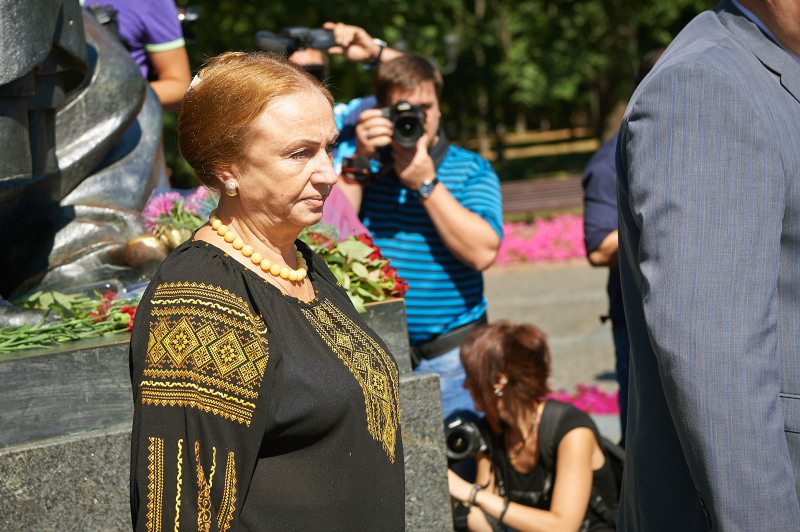 До пам'ятника Тарасу Шевченку поклали квіти з нагоди Дня Незалежності