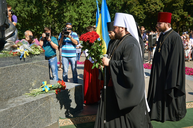 До пам'ятника Тарасу Шевченку поклали квіти з нагоди Дня Незалежності