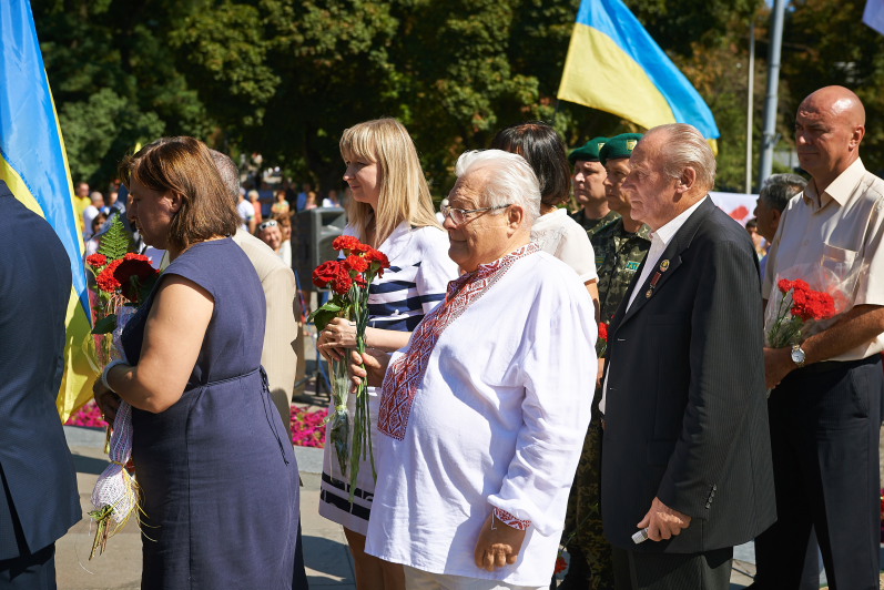 До пам'ятника Тарасу Шевченку поклали квіти з нагоди Дня Незалежності