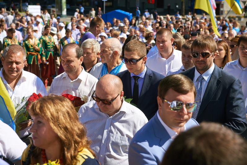 До пам'ятника Тарасу Шевченку поклали квіти з нагоди Дня Незалежності
