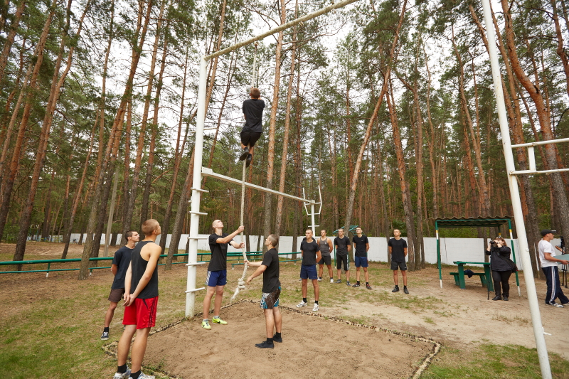 Майбутні рятувальники проходять курс молодого бійця: вперше серед них є дівчата