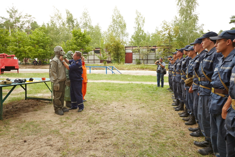 Майбутні рятувальники проходять курс молодого бійця: вперше серед них є дівчата