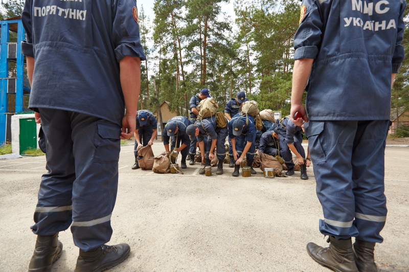 Майбутні рятувальники проходять курс молодого бійця: вперше серед них є дівчата