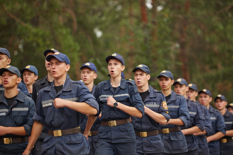 Майбутні рятувальники проходять курс молодого бійця: вперше серед них є дівчата