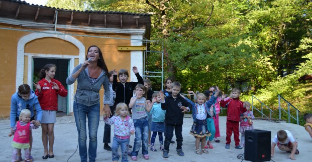 Артисти Харківської філармонії виступили для переселенців з Донбасу