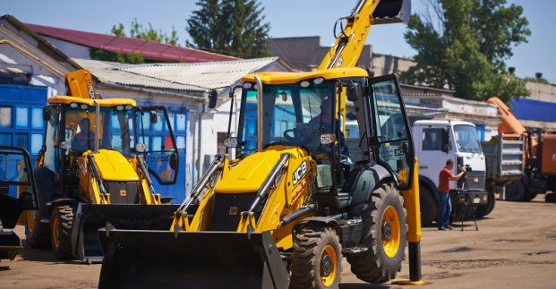 На кордоні Харківської області почали будувати оборонні споруди
