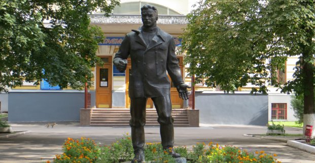 Знесений пам'ятник Артему вже почали відновлювати